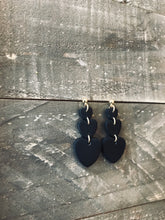 Load image into Gallery viewer, Victoria